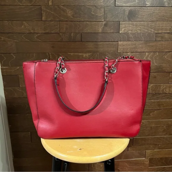 Guess Purse - Picture 2 of 4